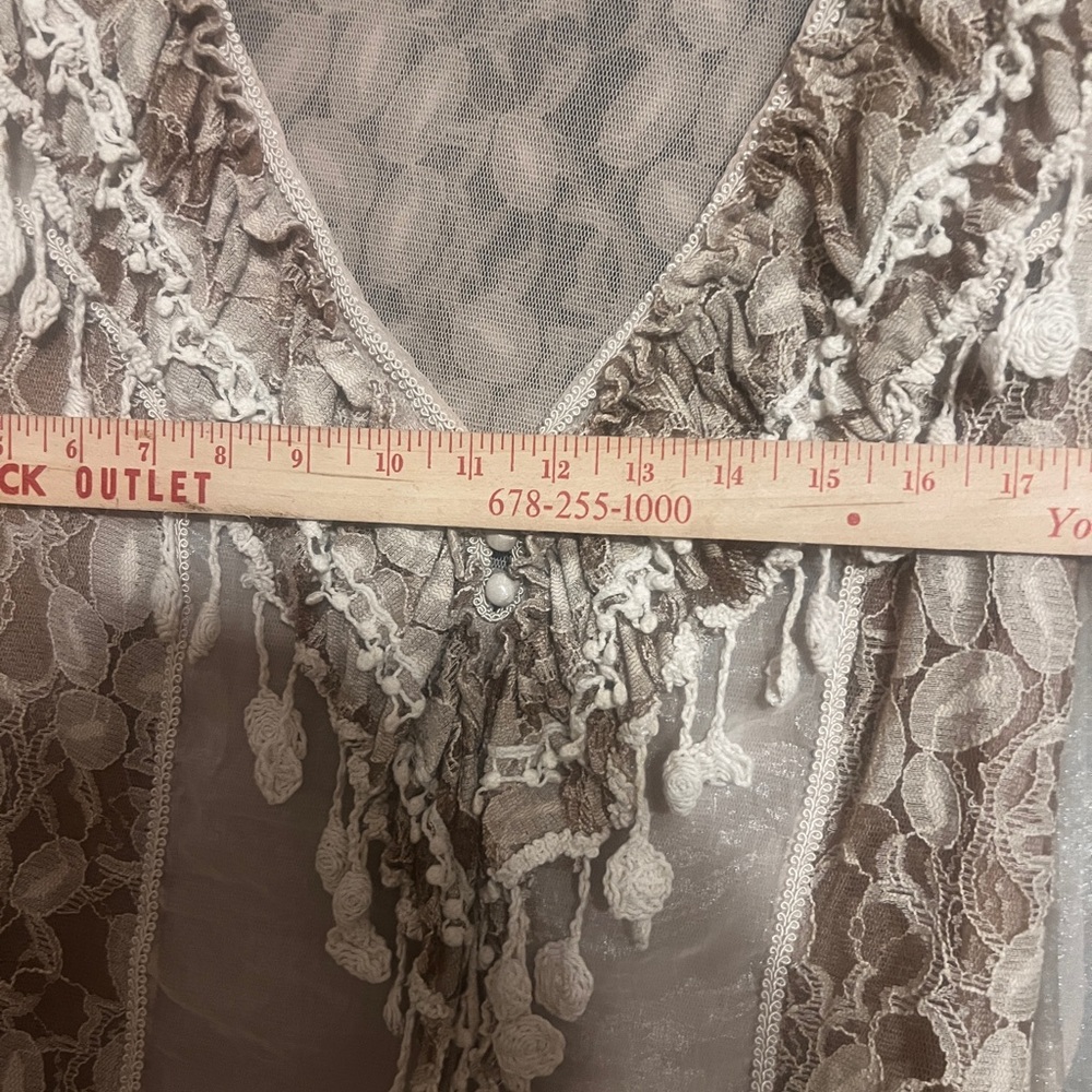 Elegant Cream Lace Women Top - Picture 4 of 16